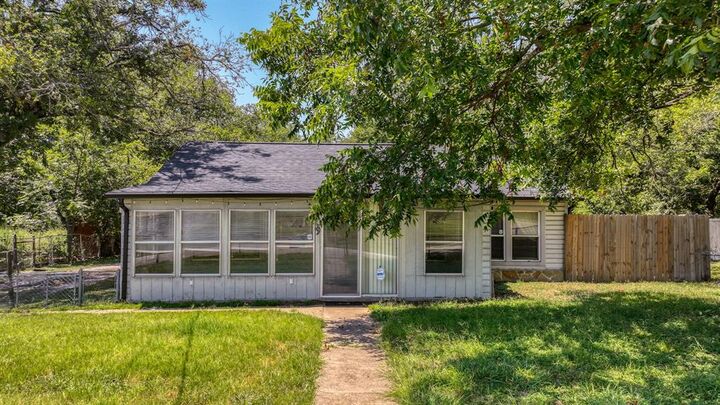 Property Photo: 109 N Mill Street TX 76086