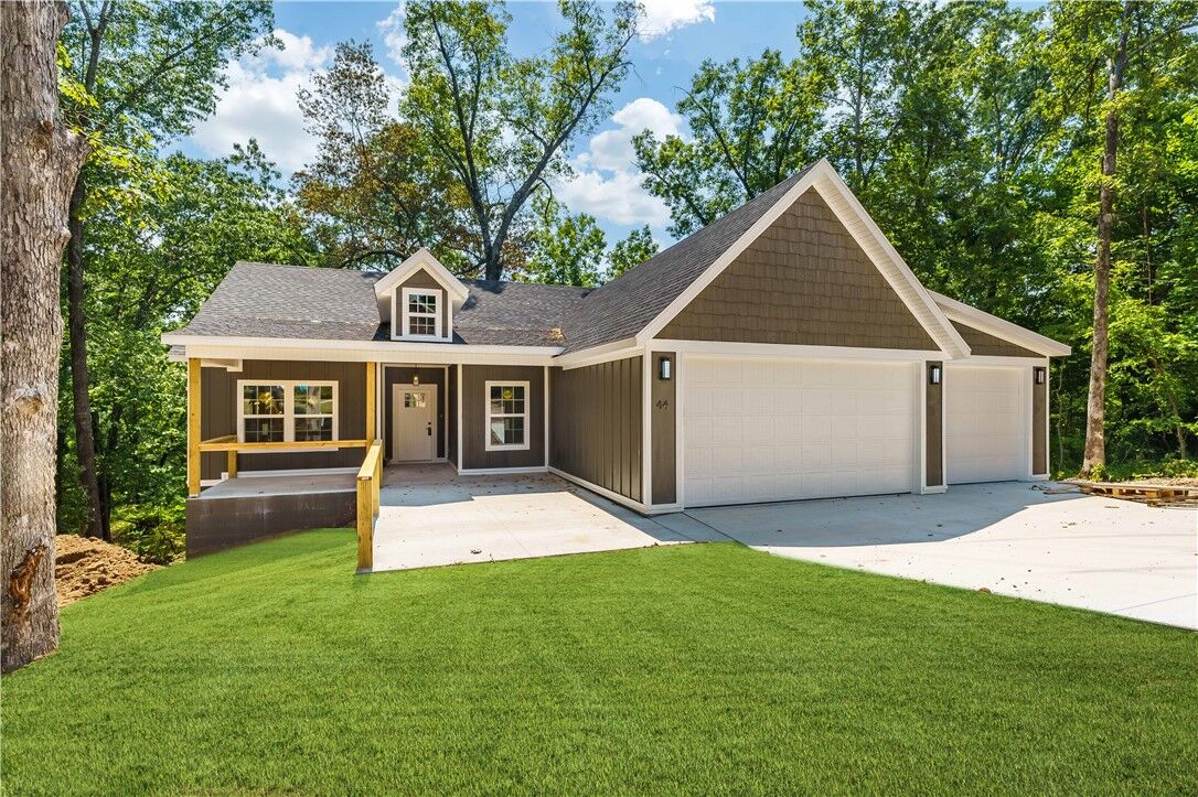 Property Photo: 44 Cresswell Drive AR 72714