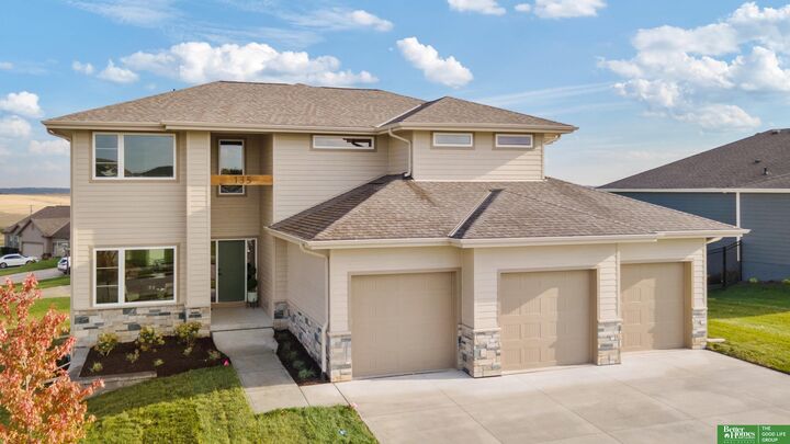 Property Photo: 135 N 10th Avenue NE 68059