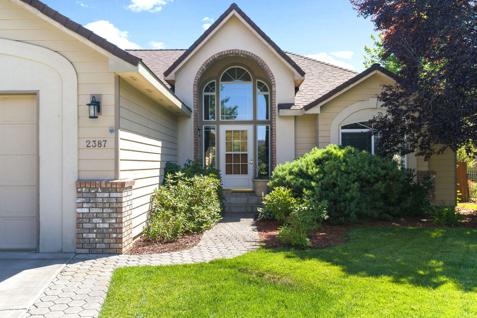 Property Photo:  2387 NE Lakeridge Drive  OR 97701 
