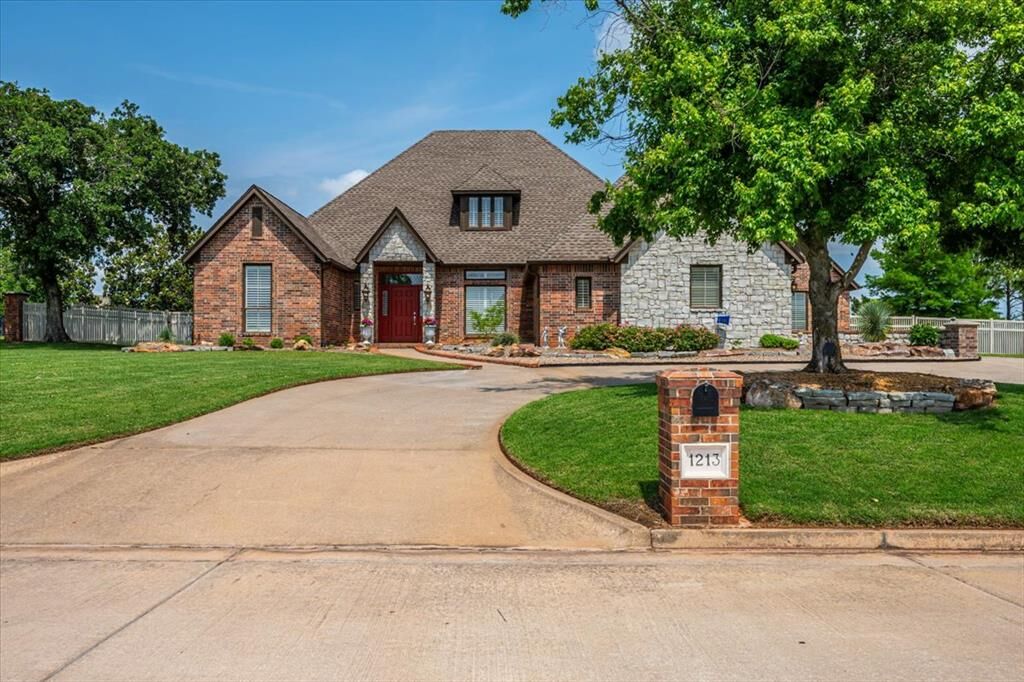 Property Photo:  1213 Muirfield Drive  OK 74801 
