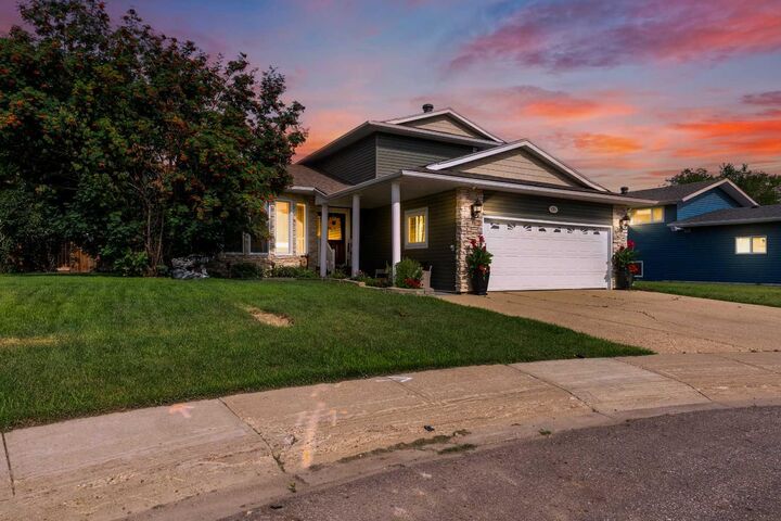 Property Photo:  125 Whiteoak Garden  AB T9K 1A7 