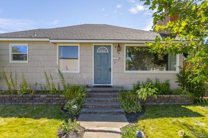Property Photo: 24 E Street SE WA 98823