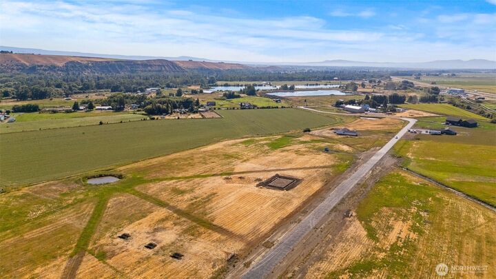 Property Photo:  621  Thorp Landing Lane  WA 98946 
