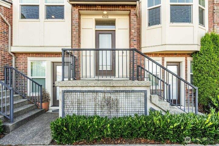 Property Photo: 1362 Williamsburg Walk NE 98029 WA 98029