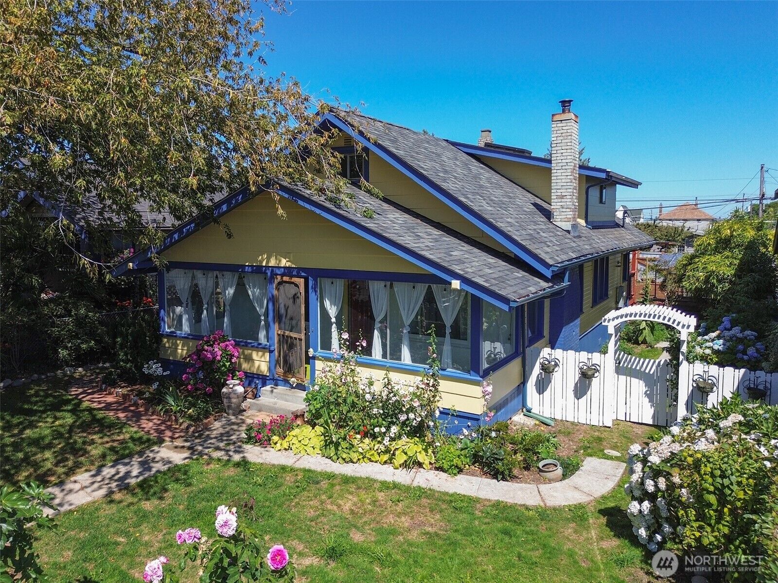 Property Photo:  215 W Fifth Street  WA 98362 