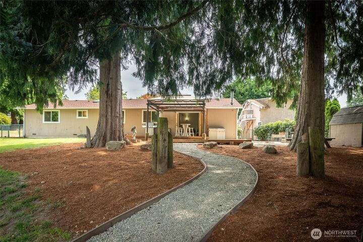 Property Photo:  118 W Winesap Road  WA 98012 