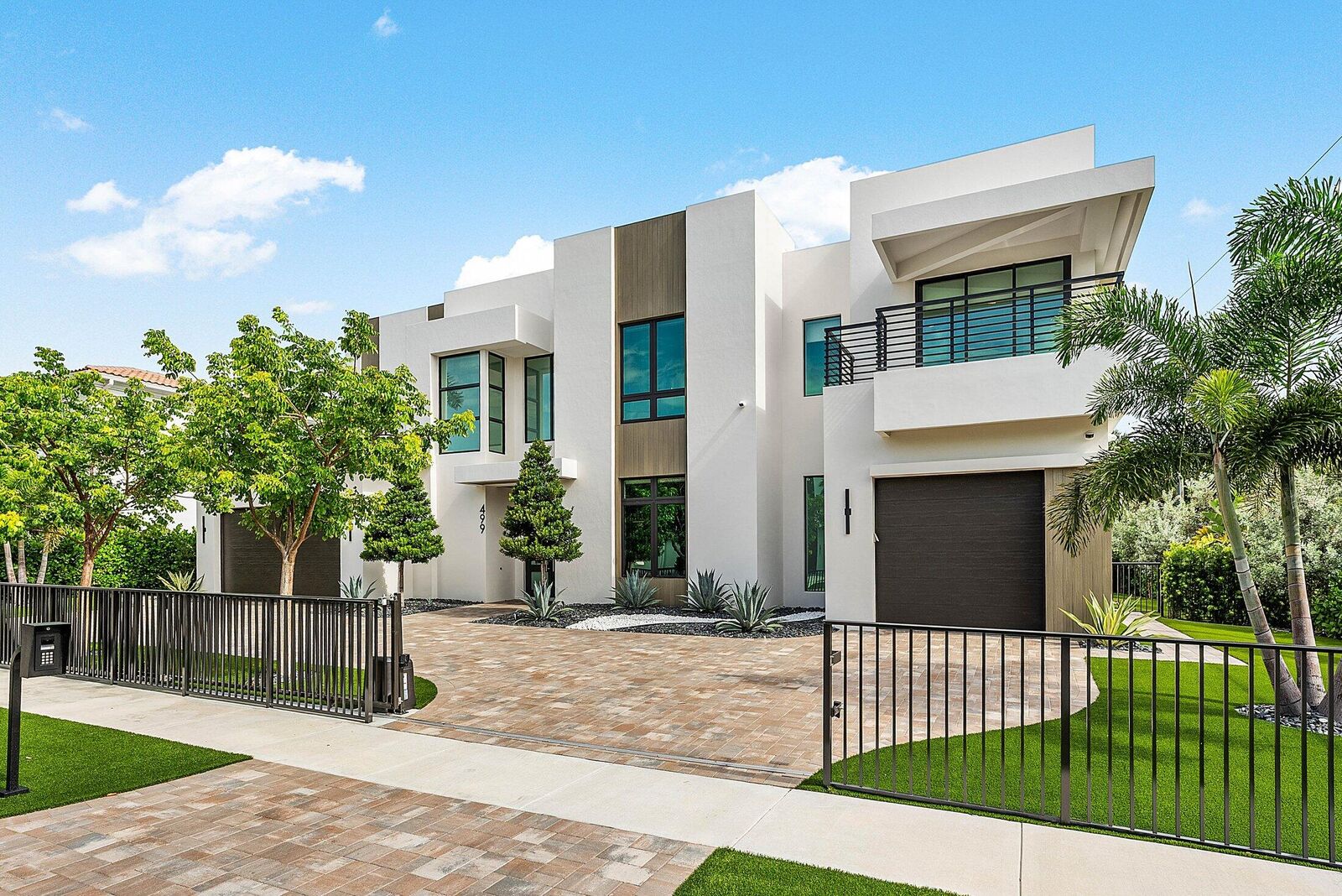 Property Photo: 499 NE 4th Street FL 33432