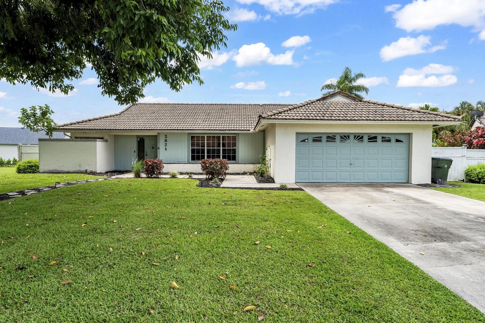 Property Photo: 2821 Belmore Court FL 33414