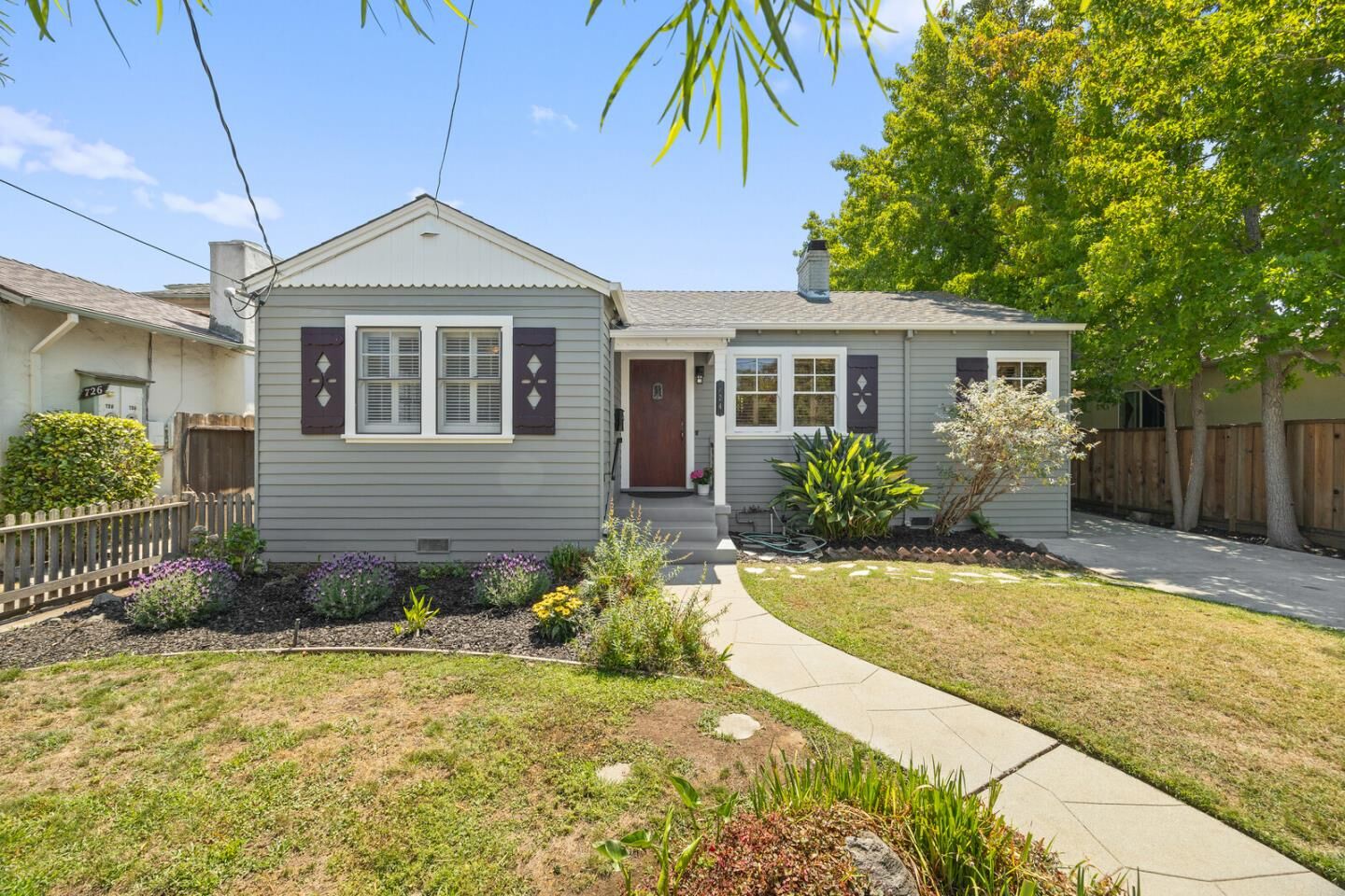 Property Photo:  724 10th Avenue  CA 94402 