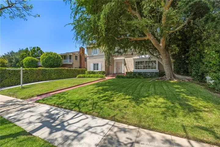 Property Photo:  609 N Oakhurst Drive  CA 90210 