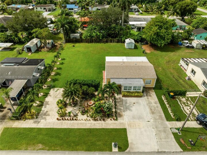 Property Photo: 512 NW 13th St FL 33030