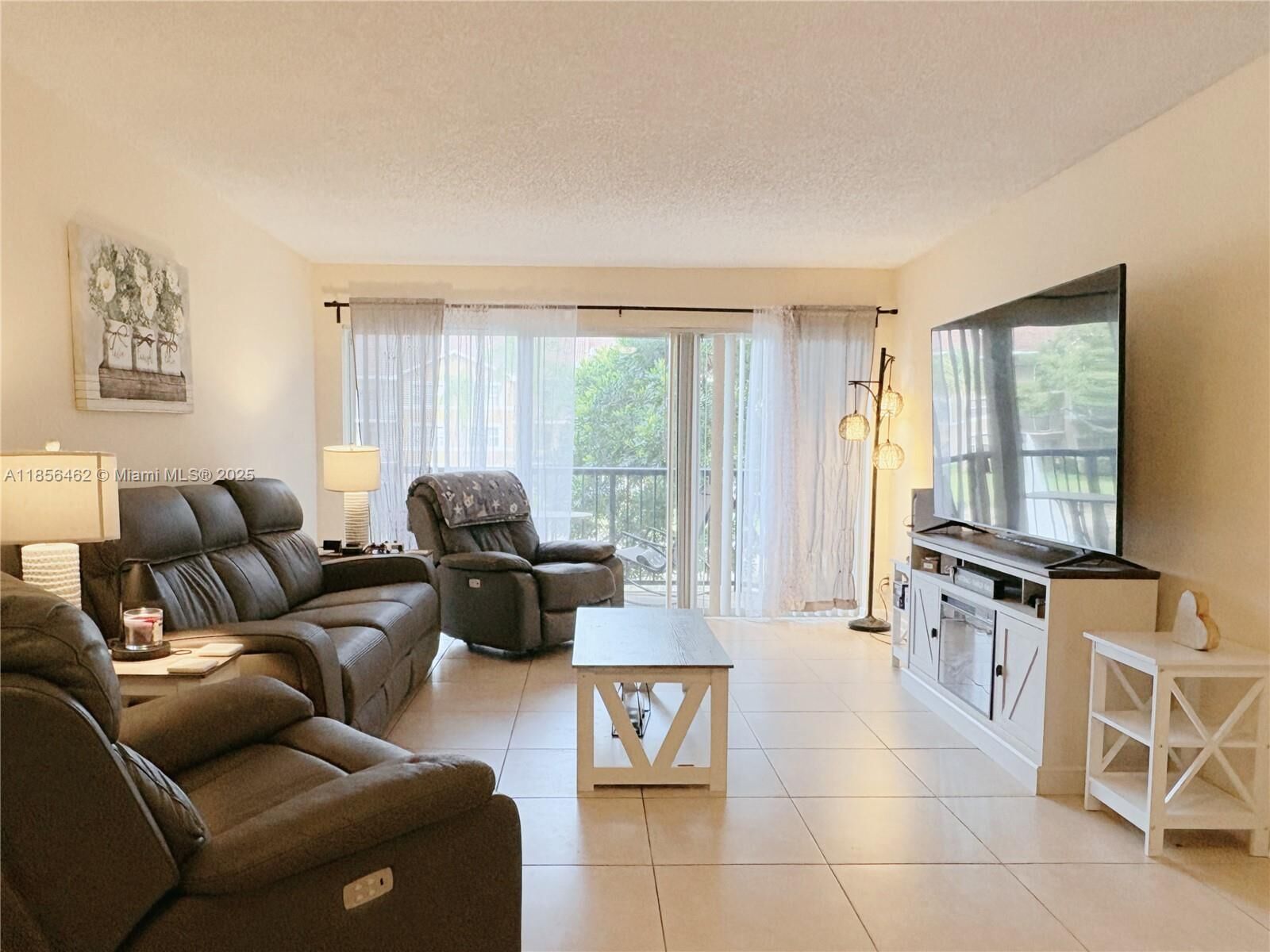 Property Photo: 9055 Wiles Rd 204 FL 33067