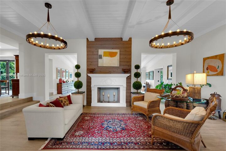 Property Photo: 4475 N Meridian Ave FL 33140