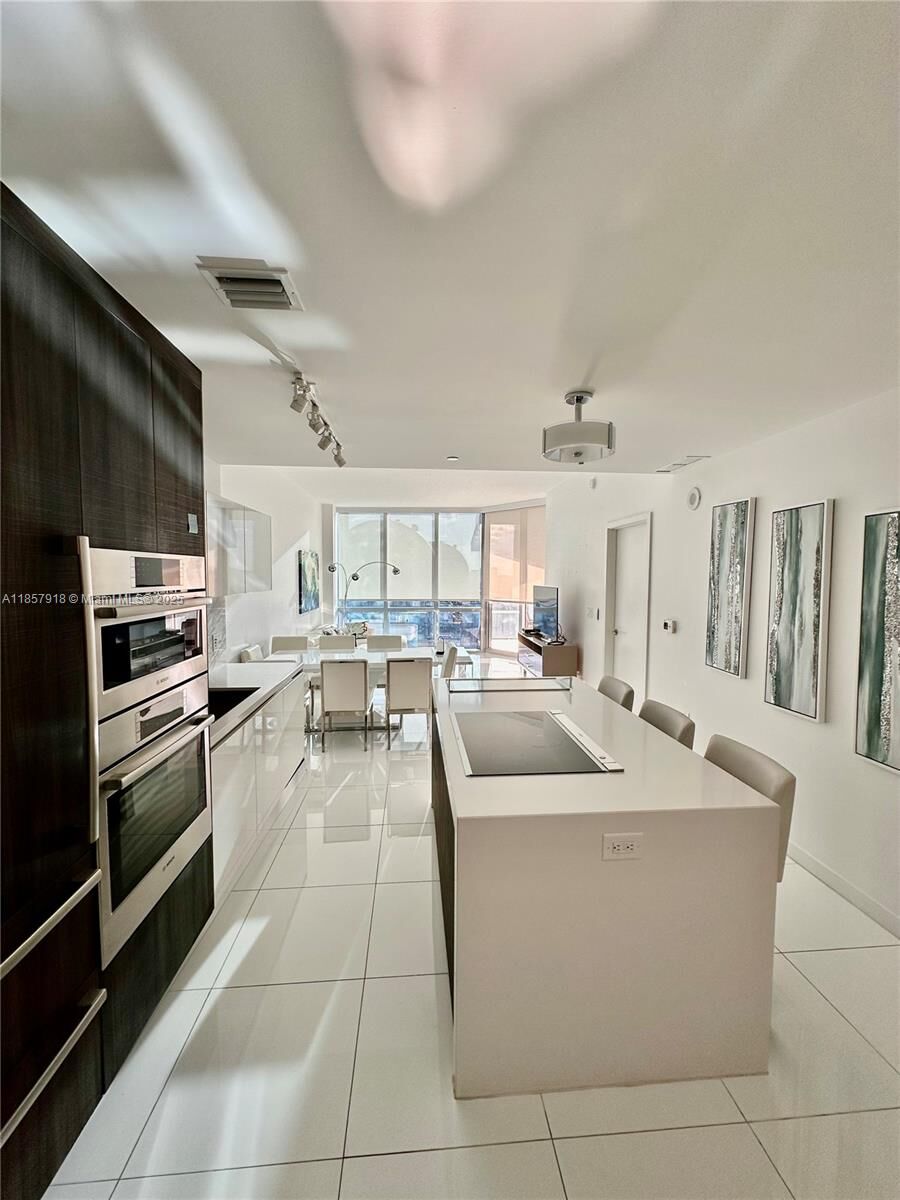 Property Photo:  851 NE 1st Ave 1106  FL 33132 
