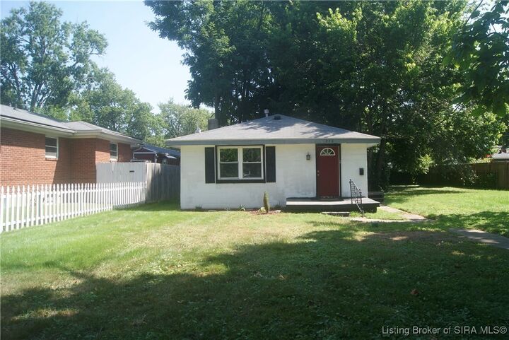 Property Photo: 712 Amanda B Cole Avenue IN 47130