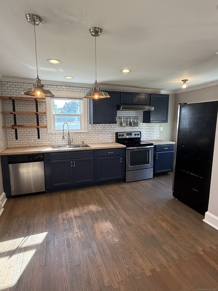 Property Photo: 189 Fern Street CT 06040