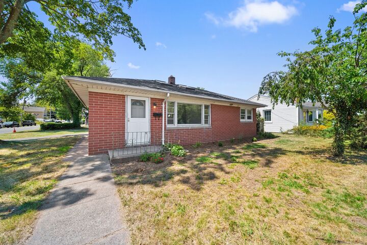 Property Photo:  1820 Dean Street  CT 06512 