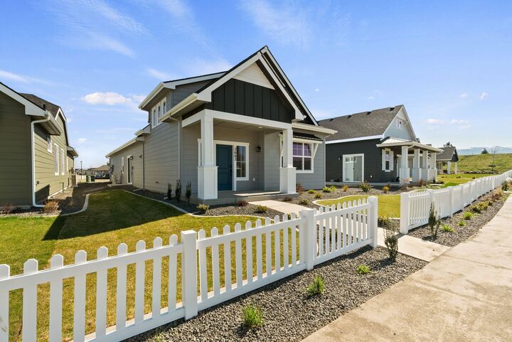 Property Photo:  2662 N Allenby Ln  WA 99019 