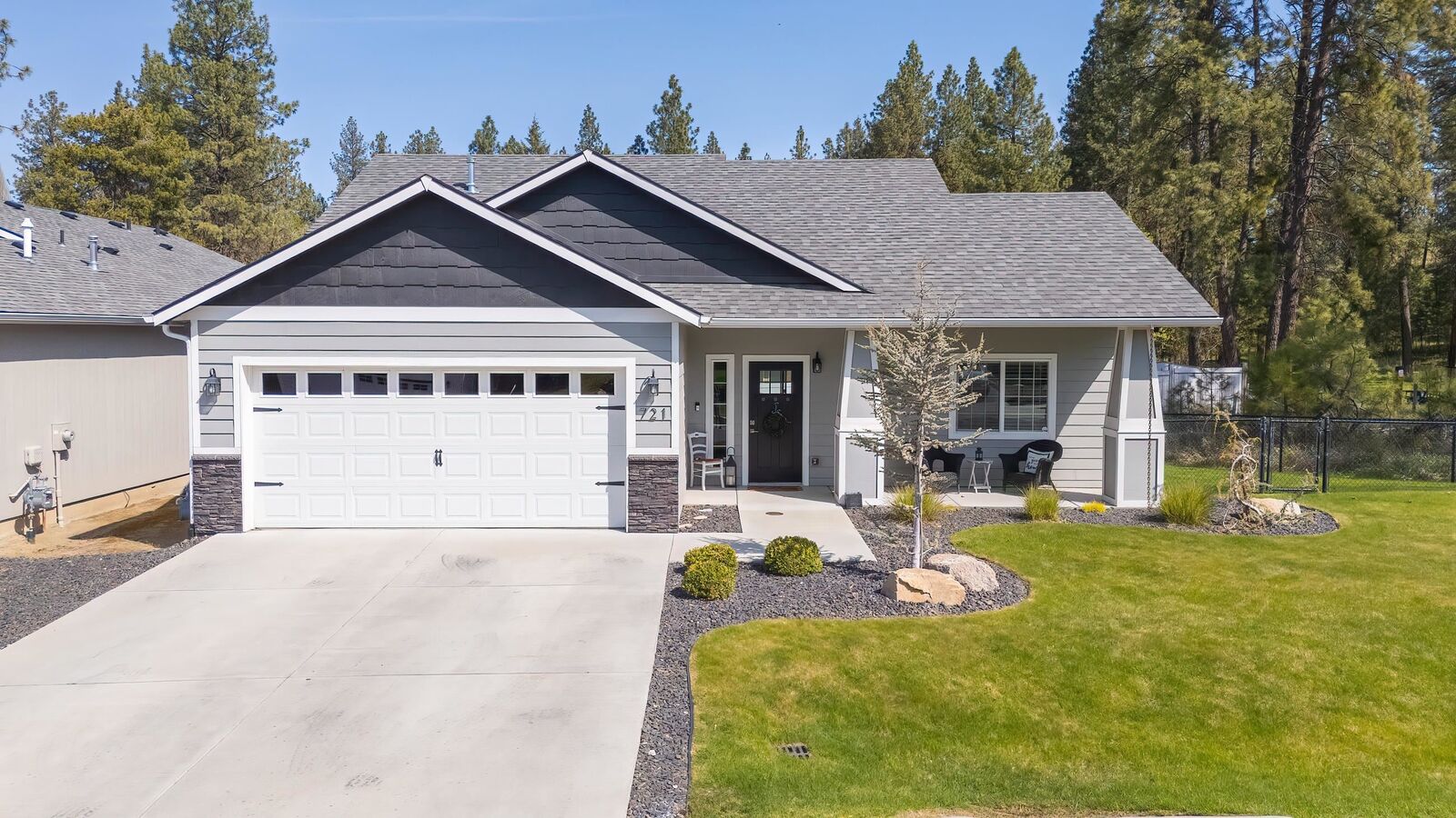 Property Photo:  721 E Canterbury Ln  WA 99005 