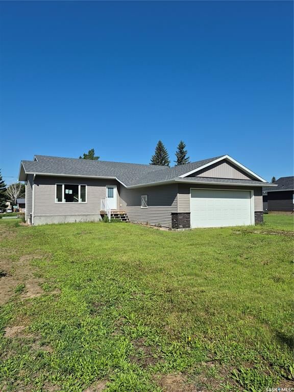 Property Photo: 620 Lunn Street SK S0K 0J0