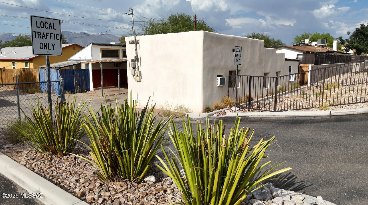 Property Photo:  234 E Helen Street  AZ 85705 
