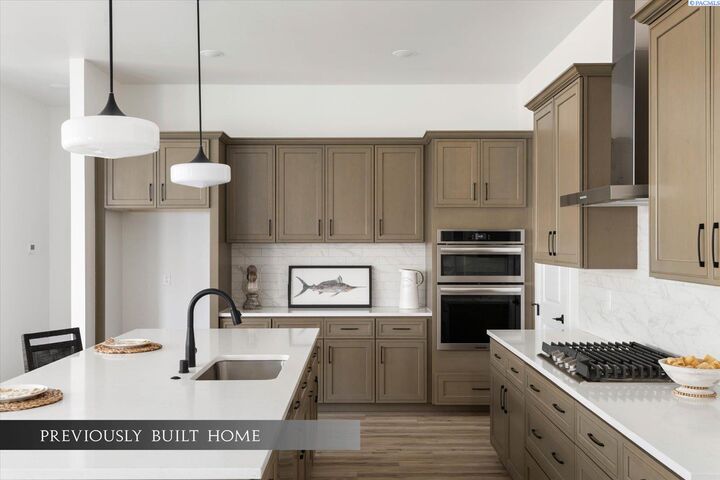 Property Photo:  6685 W 27th Ave 22  WA 99338 
