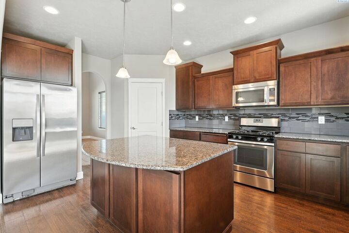 Property Photo: 4310 NW Commons Dr. WA 99301