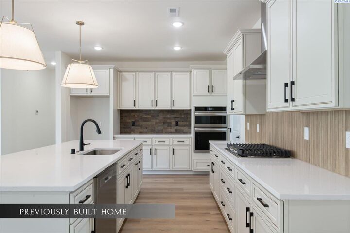Property Photo:  6645 W 27th Ave  WA 99338 