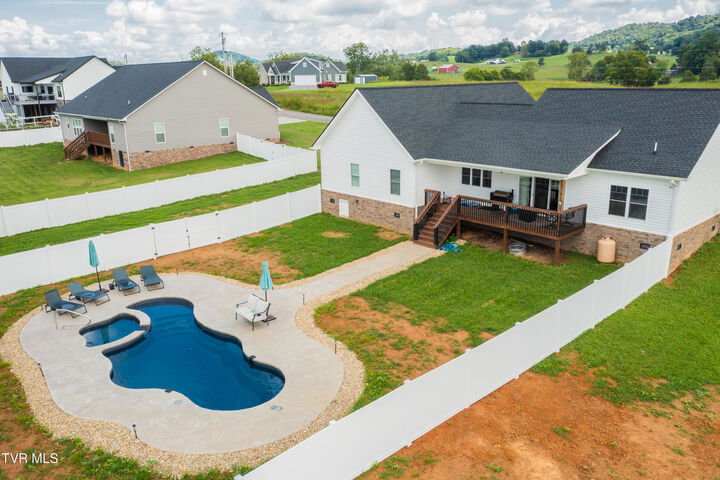 Property Photo:  201 Barnett Road  TN 37659 