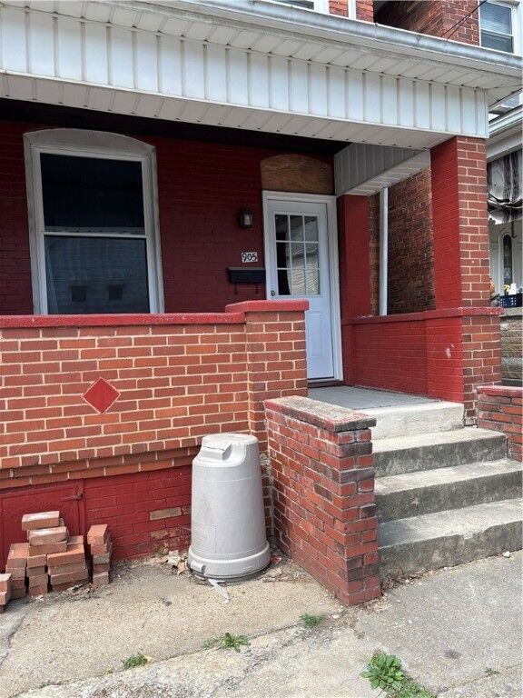 Property Photo:  905 Orr  PA 16201 