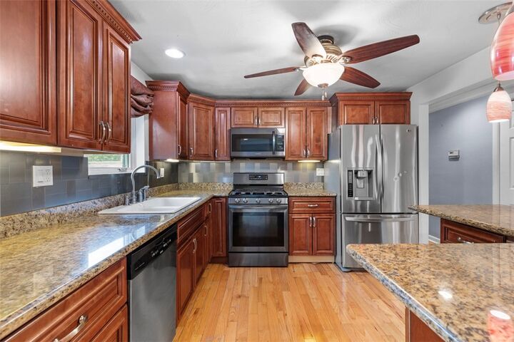 Property Photo:  2813 Glenny Lane Ext  PA 15122 
