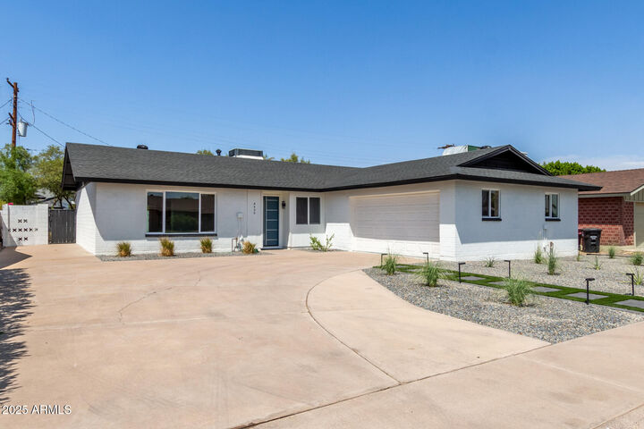 Property Photo: 8420 E Plaza Avenue AZ 85250