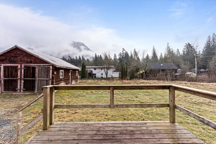 Photo de la propriété: 905 Hot Springs Road BC V0M 1A3