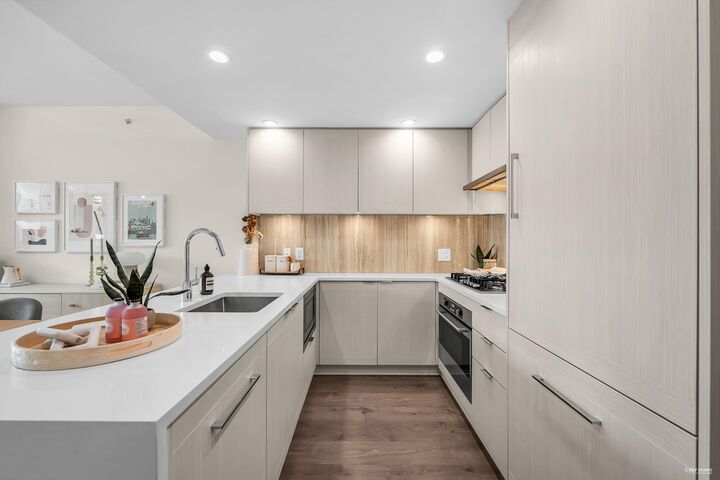 Property Photo: 6785 Marlborough Avenue BC V5J 0J3