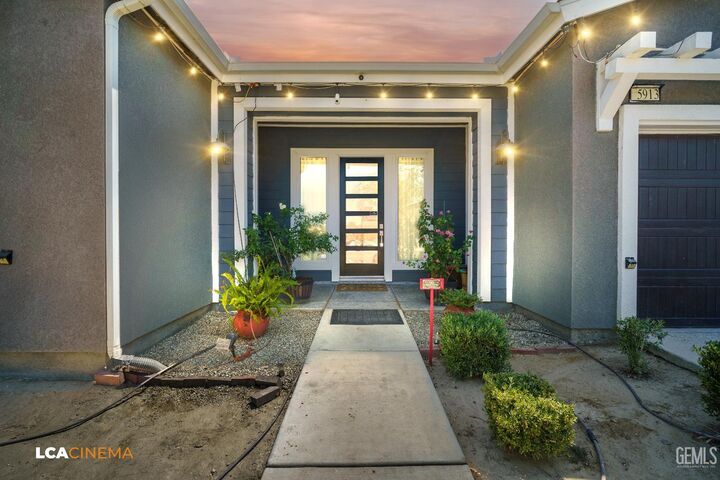 Property Photo:  5913 Hawthorn Tree Lane  CA 93313 