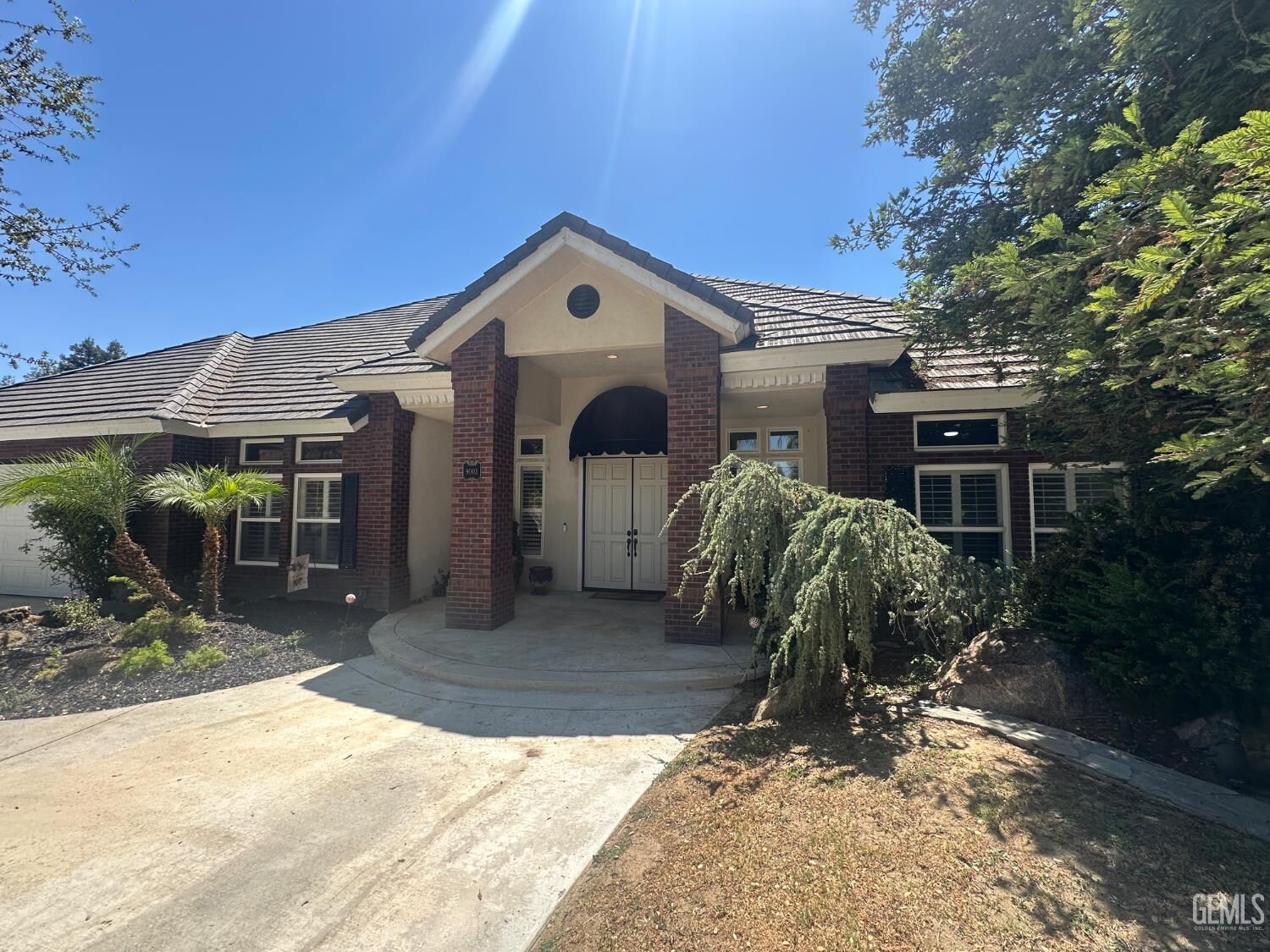 Property Photo: 9003 Forest Oaks Court CA 93312