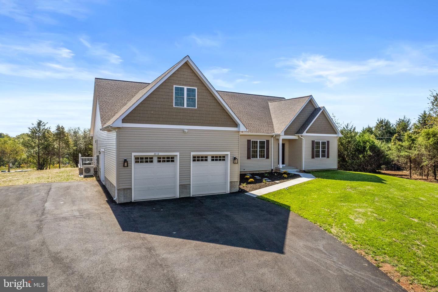 Property Photo: 2012 Dozer Ln VA 20119