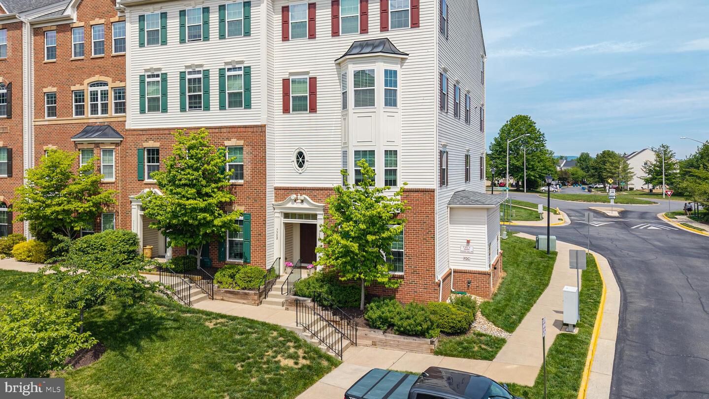 Property Photo: 7300 Brunson Circle VA 20155