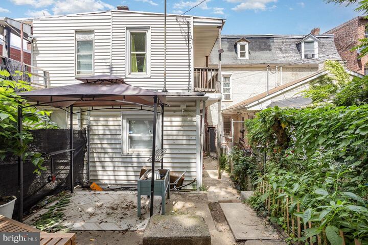 Property Photo:  652 E Market Street  PA 17403 