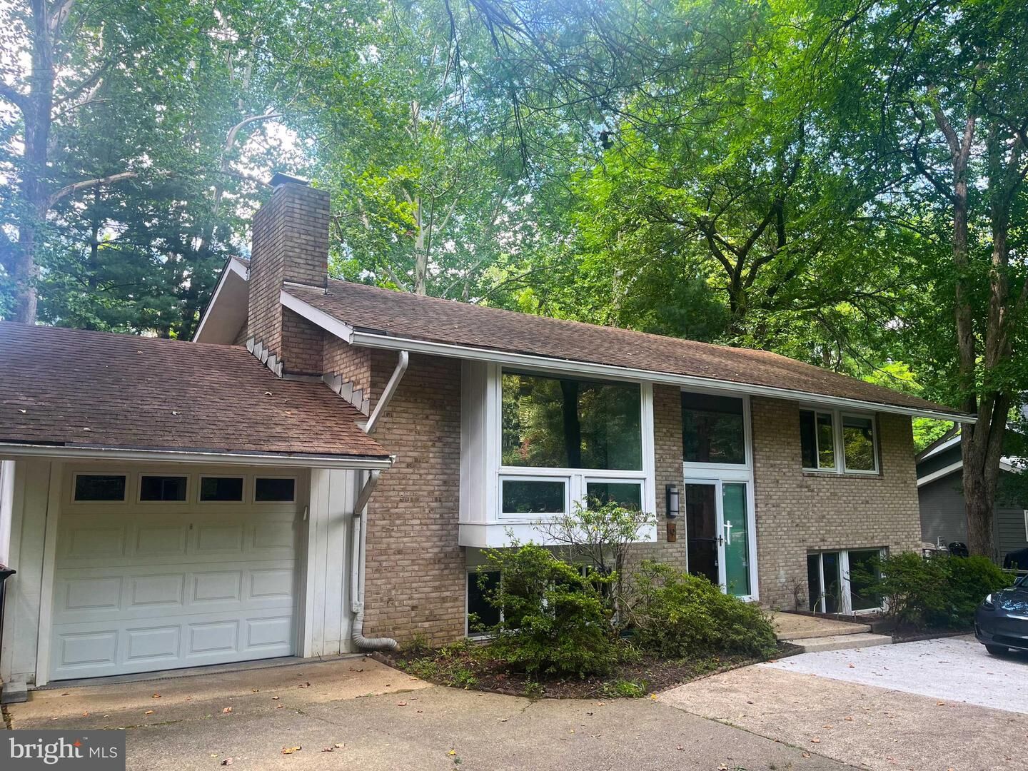 Property Photo:  9 Persimmon Court  MD 20817 