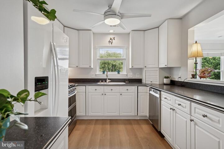Property Photo:  20594 Cornstalk Terrace 201  VA 20147 