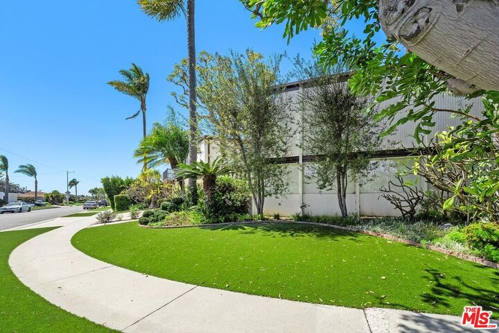 Property Photo: 6505 S Halm Ave CA 90056