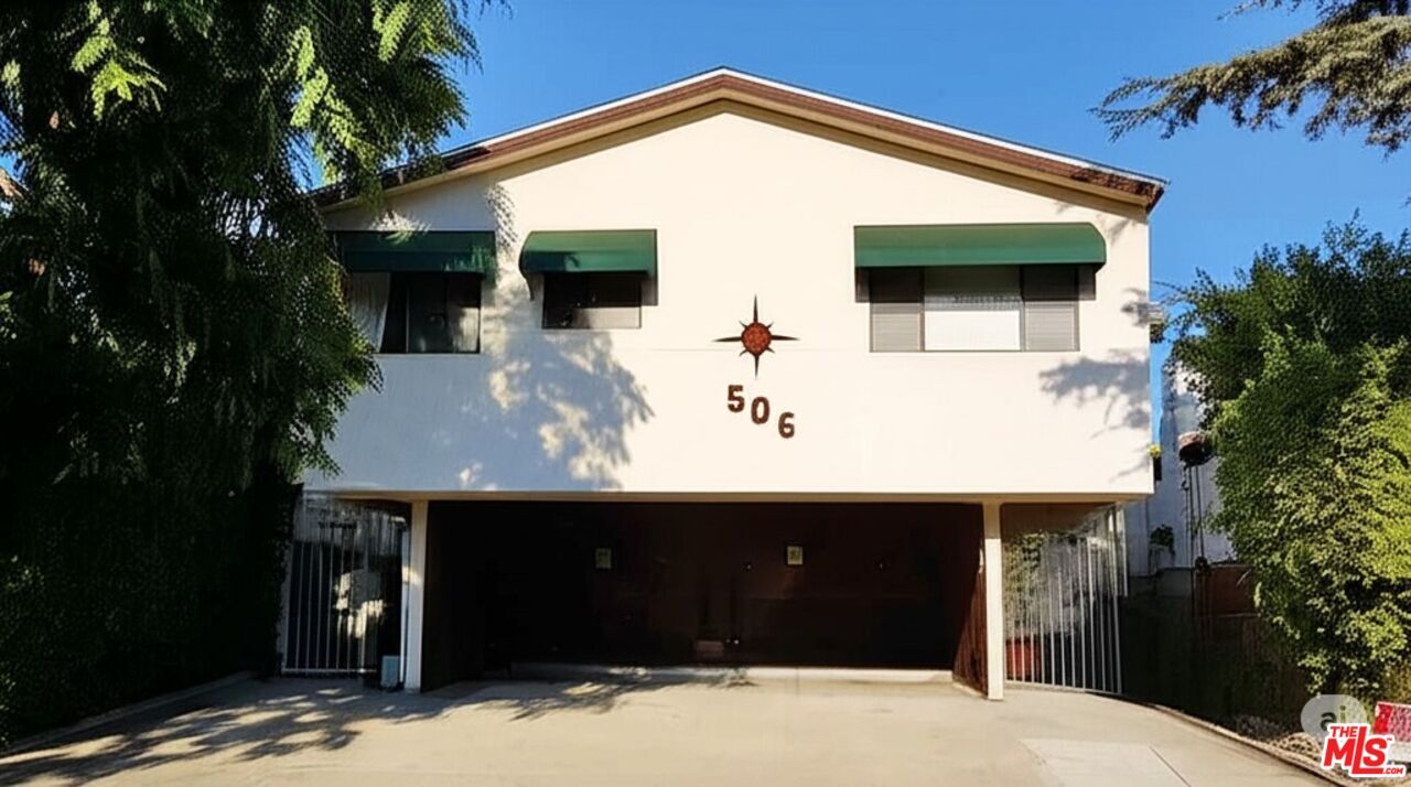 Property Photo:  506 N Flores St  CA 90048 