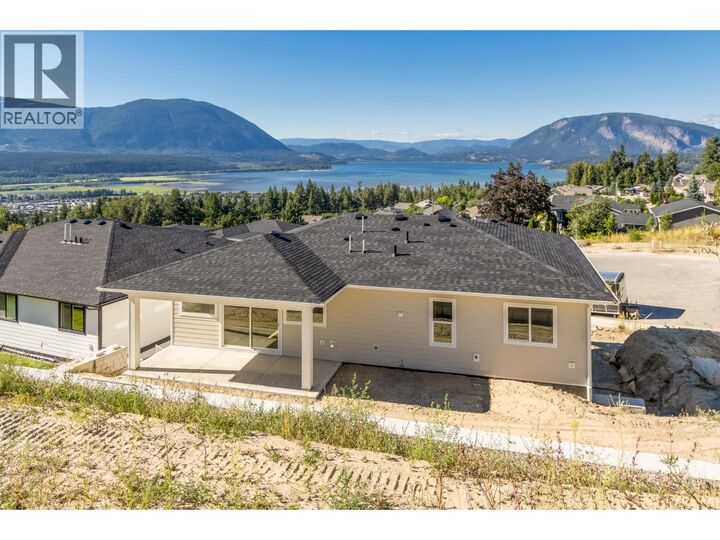 Photo de la propriété:  1160 16 Avenue Southeast  BC V1E 2R5 