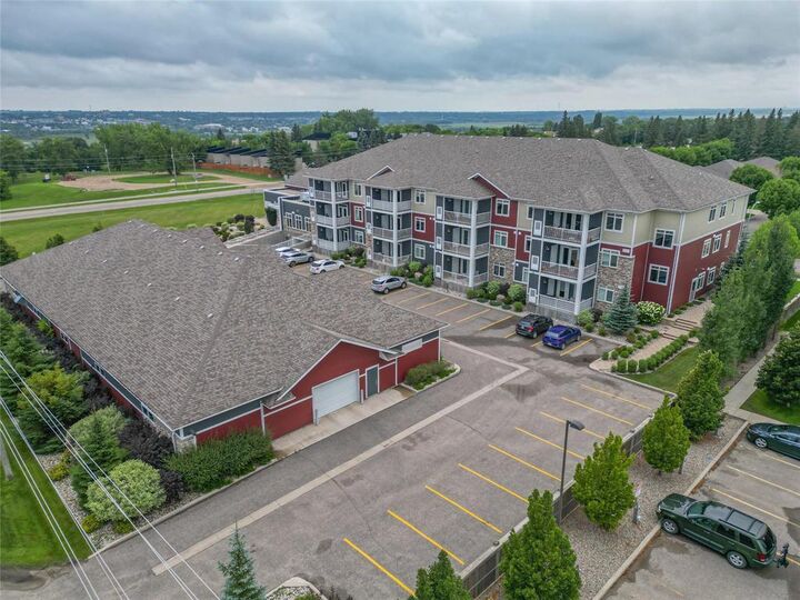 Property Photo:  831 Braecrest Drive  MB R7C 1B1 