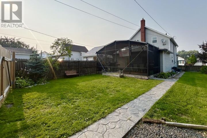 Property Photo:  235 Third Street East  ON P9A 1P7 