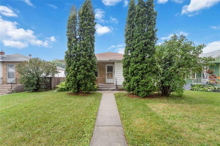 Property Photo:  266 Church Avenue  MB R2W 1B8 