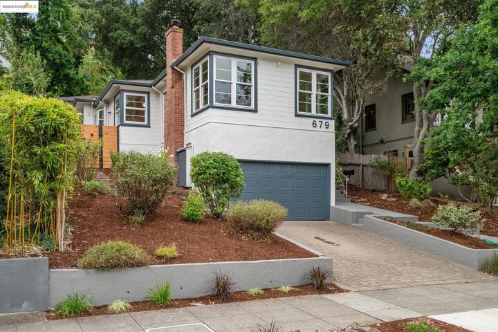 Property Photo:  679 Mandana Blvd  CA 94610 