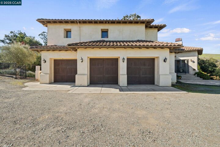 Property Photo:  633 Kalthoff Cmn  CA 94550 